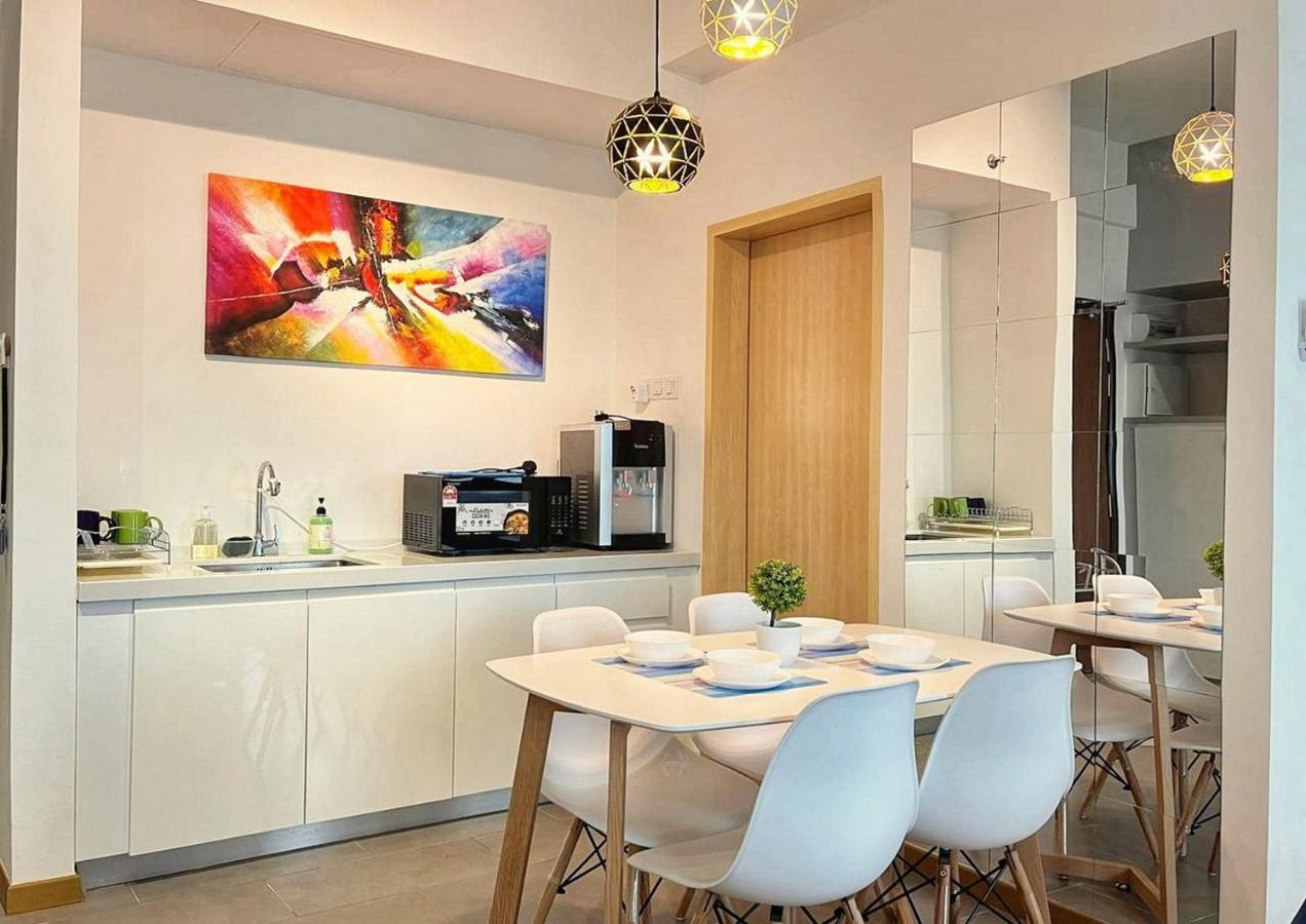 Comfy Imperium Seaview Apartment